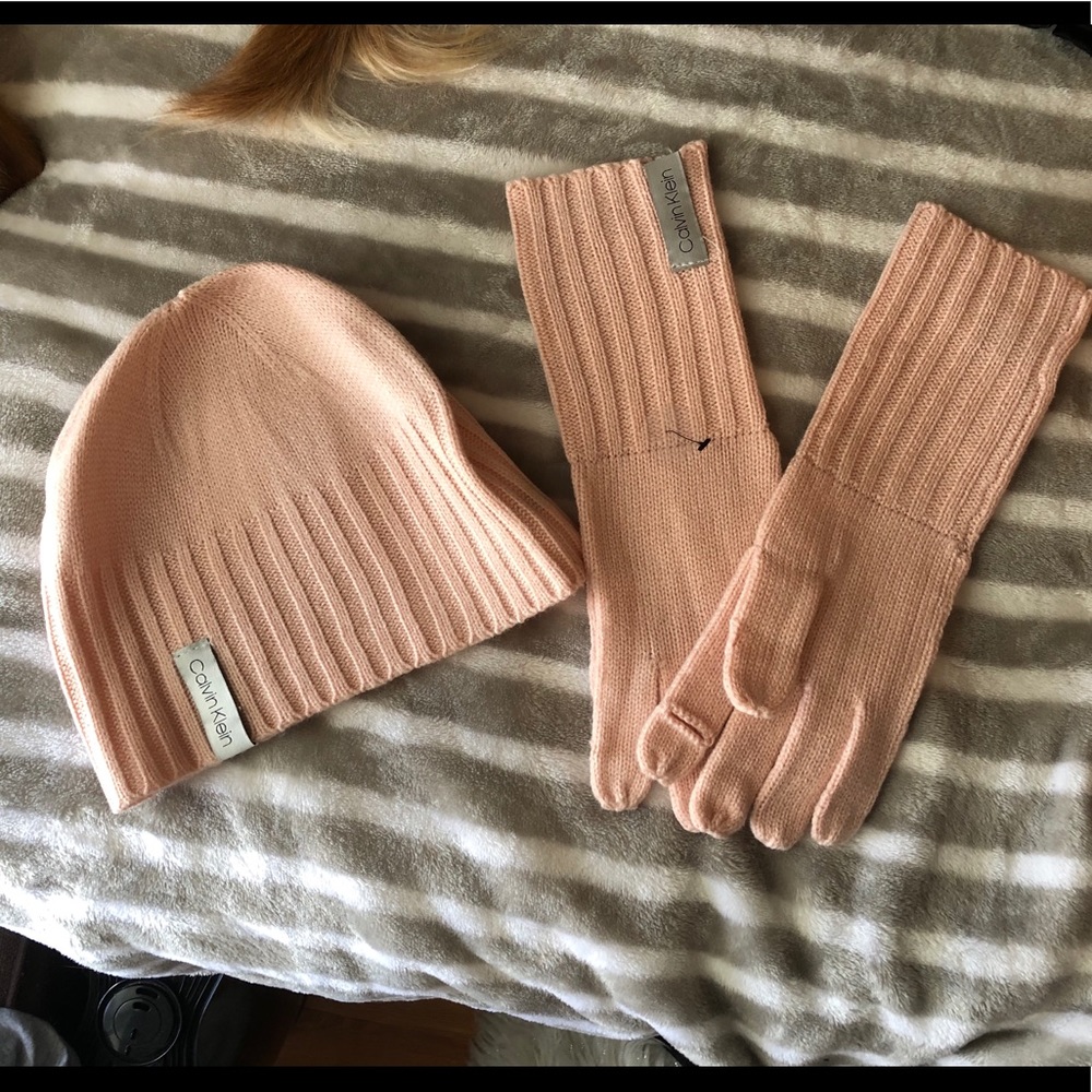 NWT Calvin Klein Hat/Glove Set